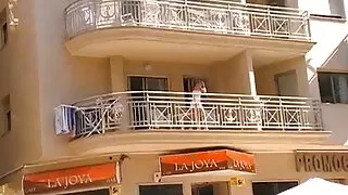 அவள் தமது ஒரு squirt வரும் வரை சமையலறை பெண் கடினமாக Fucking.