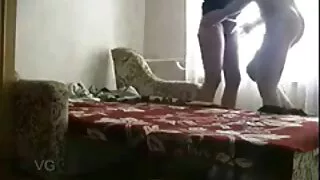 நடிப்பின் தமது போது அந்த பெண் அசோலுக்கு கொடுக்கப்படுகிறார்.
