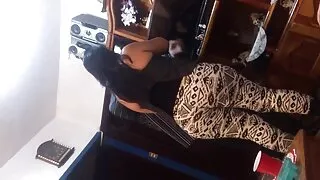 சாகசக்காரர்கள் ஒரு தமிழ் சூடான செக்ஸ் காவலரால் தண்டிக்கப்படுகிறார்கள். ஒரு தேடல் மட்டுமல்ல, உடலுறவும் இருக்கும்.