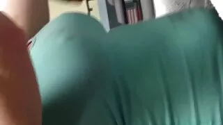 செக்ஸ் பிறகு தமது புண்டை படகோட்டி பெறுகிறார் Coed.